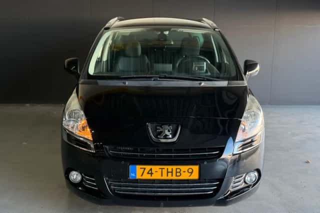 Peugeot 5008 (2012) thumbnail 2