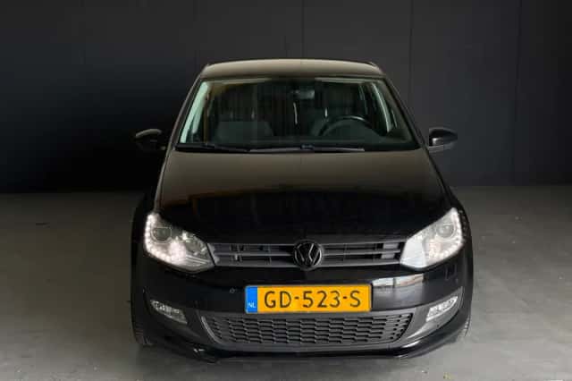 Volkswagen Polo (2015) thumbnail 2