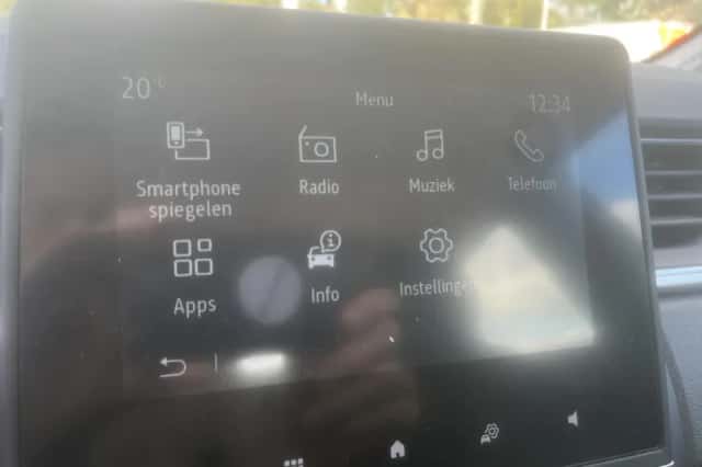 Renault Captur (2020) thumbnail 2