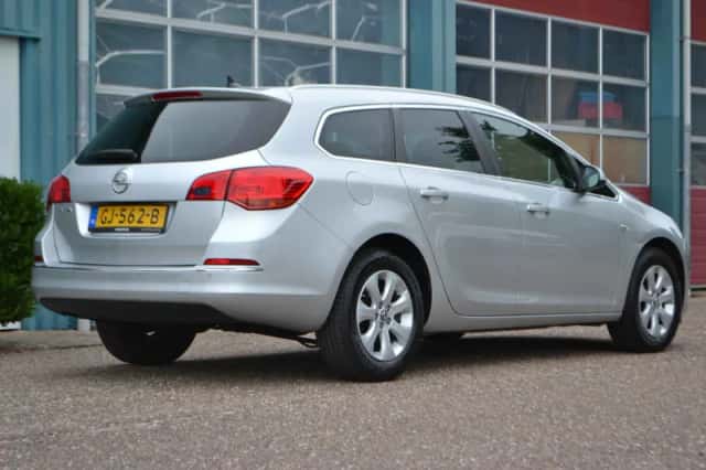 Opel Astra (2015) thumbnail 2