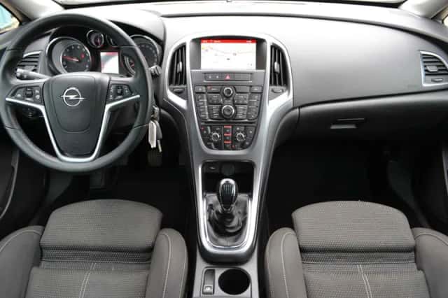 Opel Astra (2015) thumbnail 4