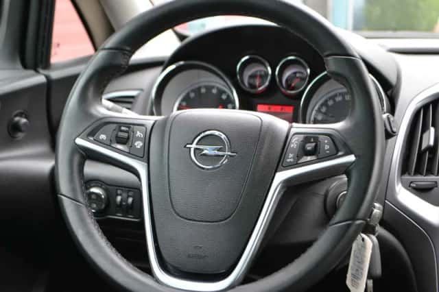 Opel Astra (2015) thumbnail 6