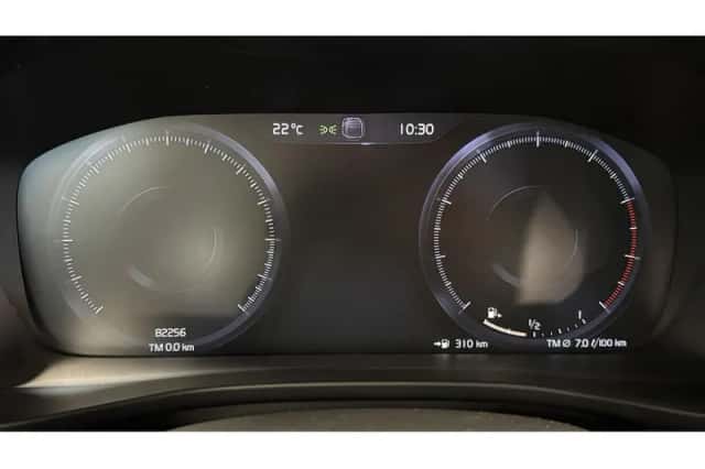 Tesla Model Y (2006) thumbnail 3