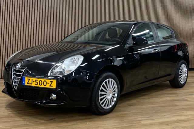 Alfa Romeo Giulietta (2014) thumbnail 1