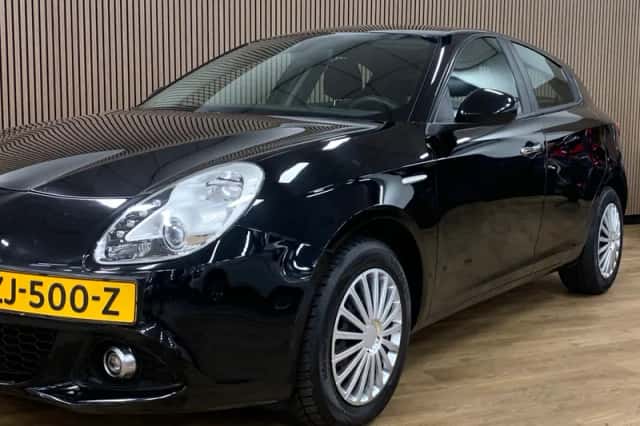 Alfa Romeo Giulietta (2014) thumbnail 2