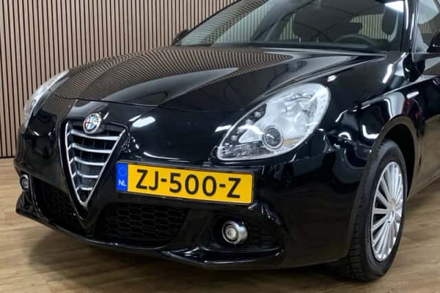 Alfa Romeo Giulietta (2014) thumbnail 3