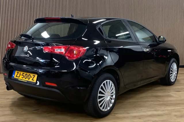 Alfa Romeo Giulietta (2014) thumbnail 4