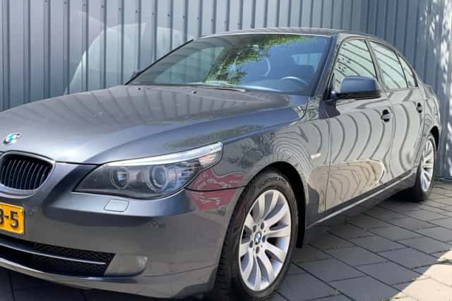 BMW 5-Serie (2009) thumbnail 2
