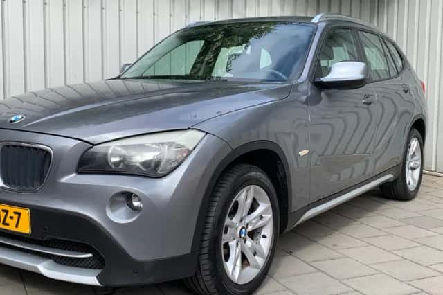 BMW X1 (2012) thumbnail 2