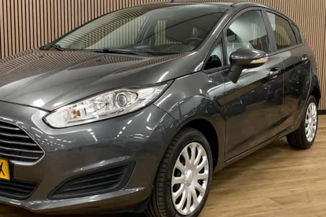 Ford Fiesta (2015) thumbnail 2