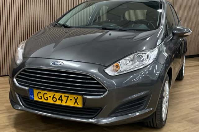 Ford Fiesta (2015) thumbnail 3