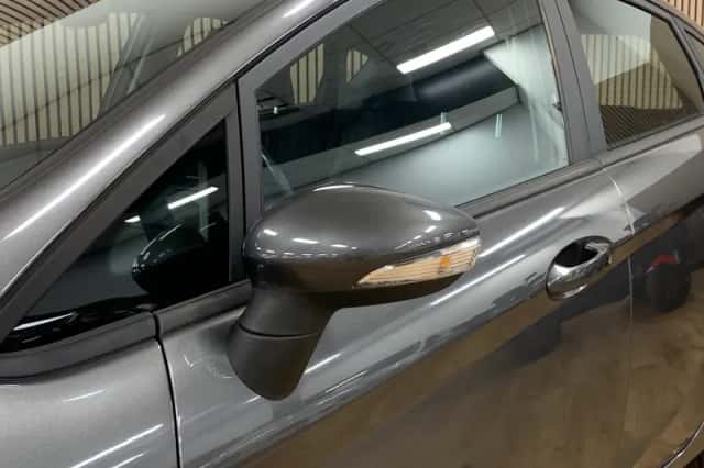 Ford Fiesta (2015) thumbnail 5