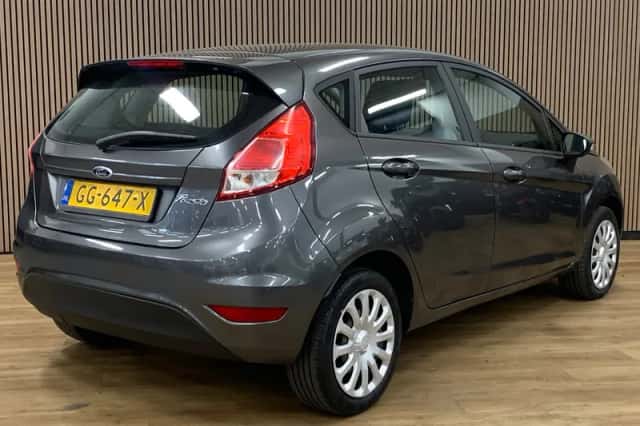 Ford Fiesta (2015) thumbnail 6