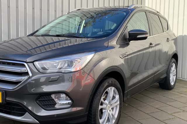 Ford Kuga (2017) thumbnail 2