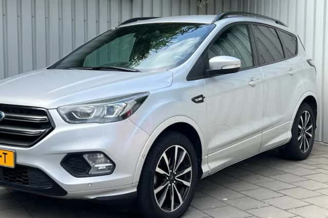 Ford Kuga (2017) thumbnail 2