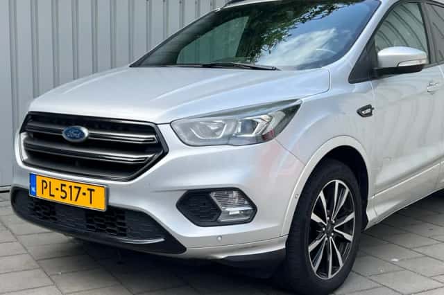 Ford Kuga (2017) thumbnail 3