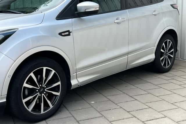 Ford Kuga (2017) thumbnail 4
