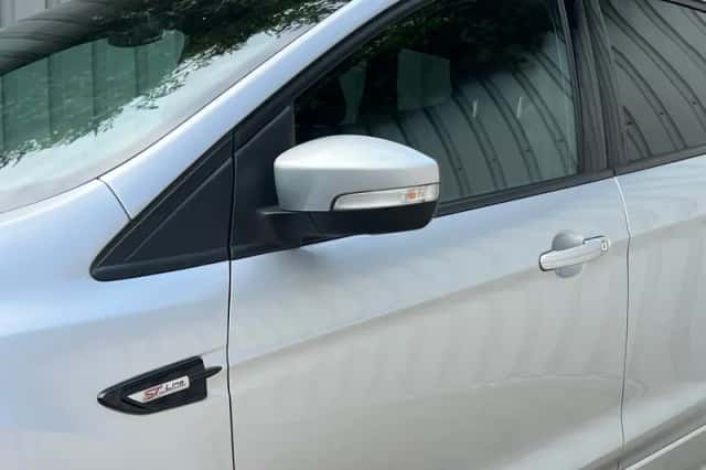 Ford Kuga (2017) thumbnail 5