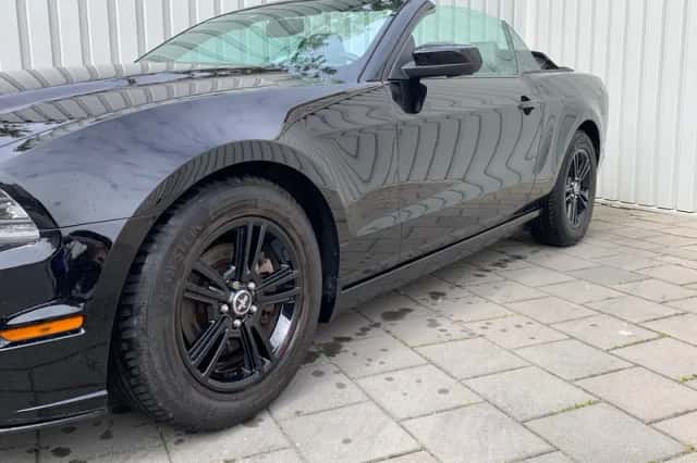 Ford Mustang (2013) thumbnail 3