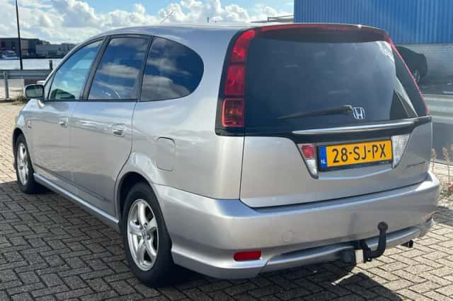 Honda Stream (2006) thumbnail 2