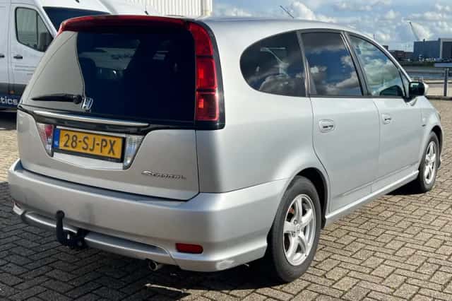 Honda Stream (2006) thumbnail 3