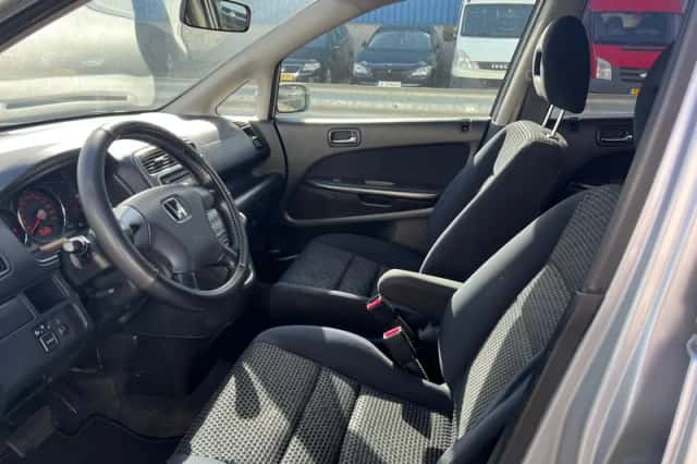 Honda Stream (2006) thumbnail 6