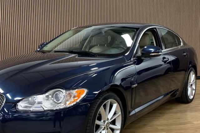 Jaguar XF (2010) thumbnail 2