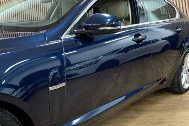 Jaguar XF (2010) thumbnail 5