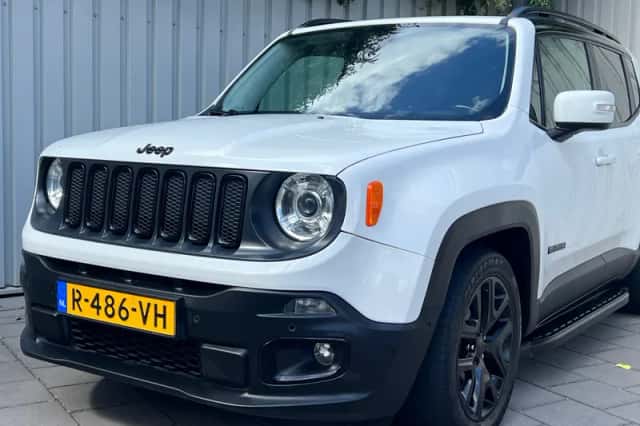 Jeep Renegade (2017) thumbnail 3