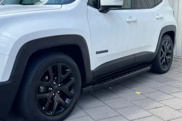 Jeep Renegade (2017) thumbnail 4