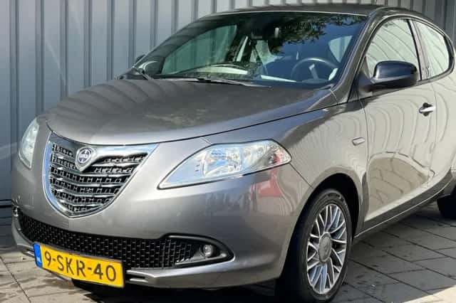 Lancia Ypsilon (2013) thumbnail 3