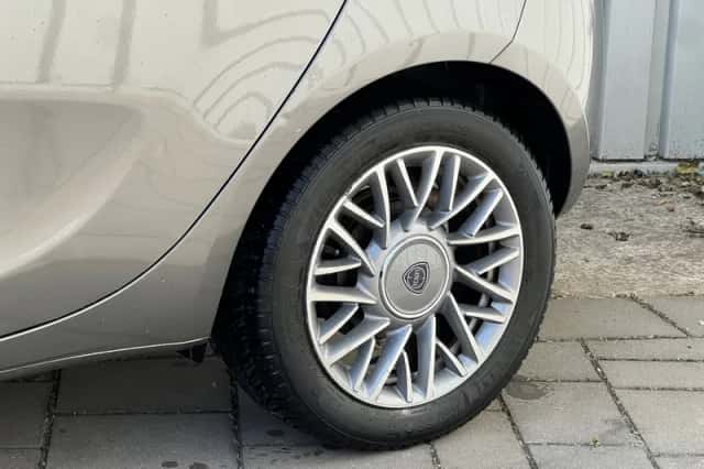 Lancia Ypsilon (2013) thumbnail 4