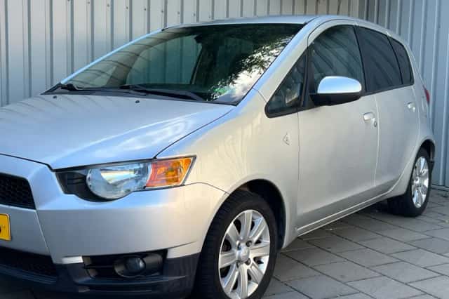 Mitsubishi Colt (2010) thumbnail 2