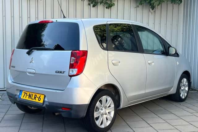 Mitsubishi Colt (2010) thumbnail 5