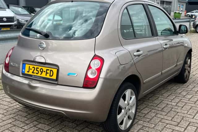 Nissan Micra (2009) thumbnail 3
