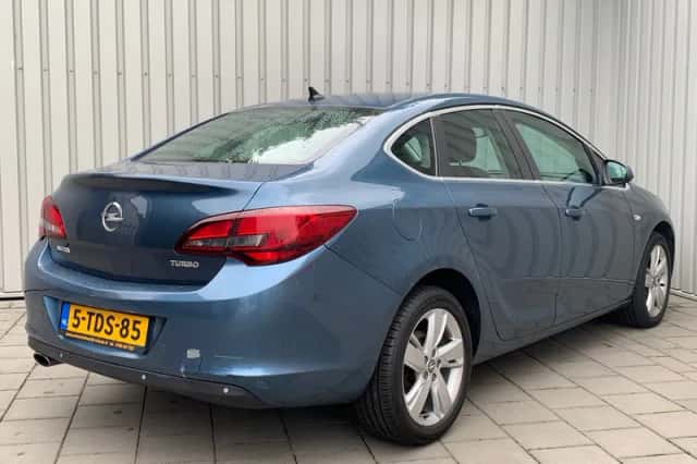 Opel Astra (2014) thumbnail 5