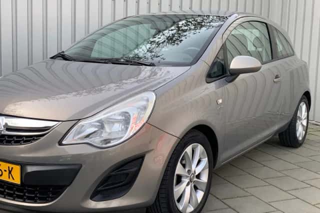 Opel Corsa (2013) thumbnail 2