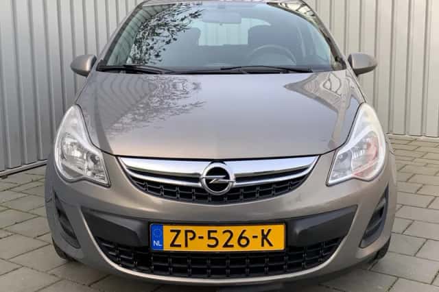 Opel Corsa (2013) thumbnail 3