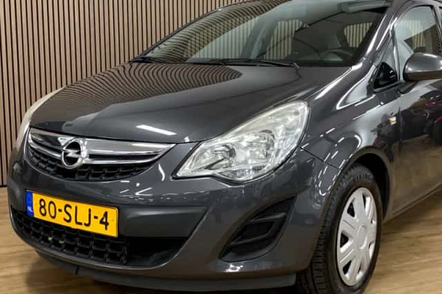 Opel Corsa (2011) thumbnail 3