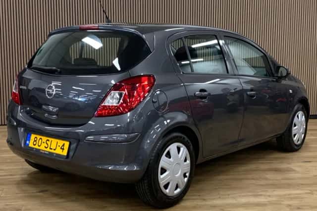 Opel Corsa (2011) thumbnail 4