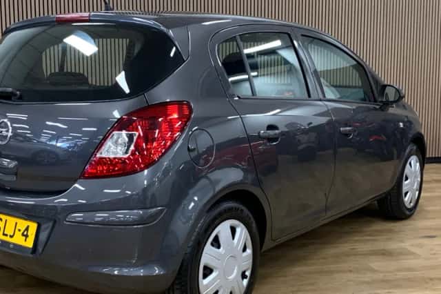 Opel Corsa (2011) thumbnail 5