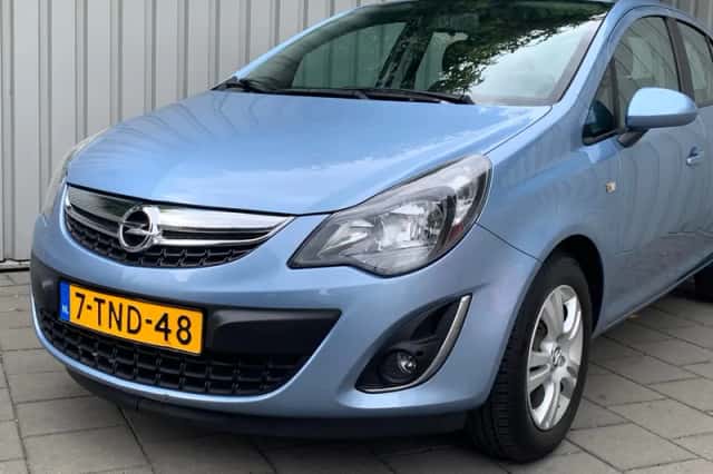 Opel Corsa (2014) thumbnail 3