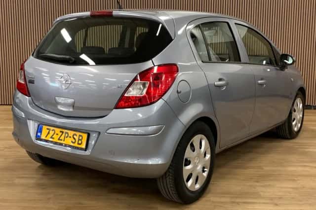 Opel Corsa (2008) thumbnail 3