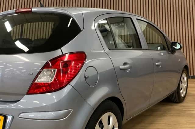 Opel Corsa (2008) thumbnail 4