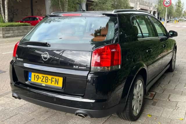 Opel Signum (2007) thumbnail 3