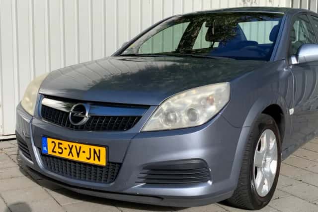 Opel Vectra (2007) thumbnail 3