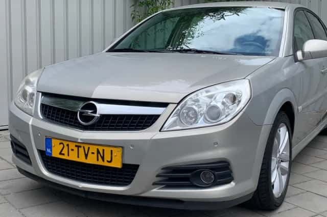 Opel Vectra (2007) thumbnail 3