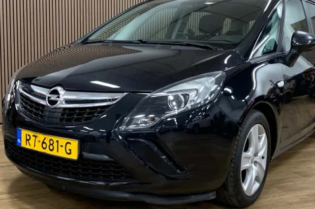 Opel Zafira Tourer (2012) thumbnail 3