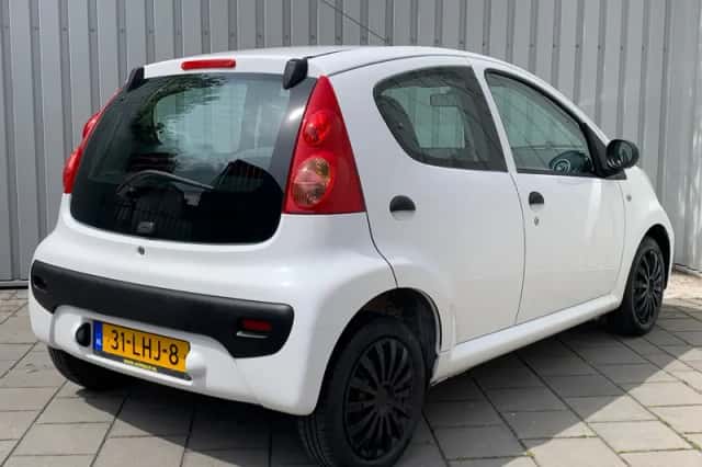 Peugeot 107 (2010) thumbnail 4