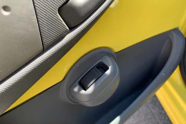 Peugeot 107 (2010) thumbnail 6